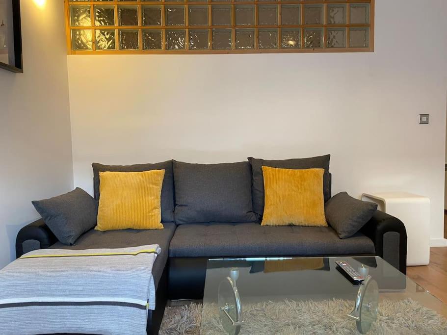 לידס Stunning One B/R Apartment - City Centre מראה חיצוני תמונה